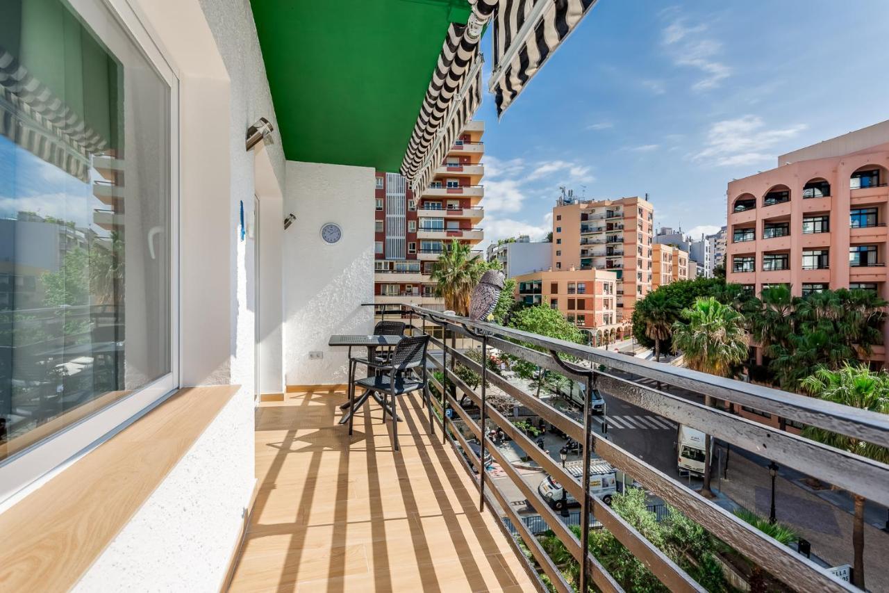 New 1 Bedroom On The Sea In Marbella. Apartamento *