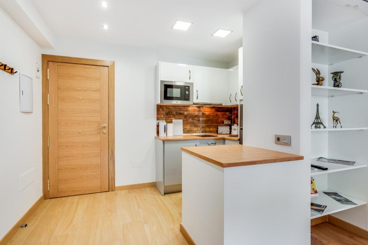 New 1 Bedroom On The Sea In Marbella. Apartamento Marbella